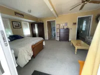 Private Lakefront! New May - June Savings. AC, Kayaks, Fishing, Pontoon Optional
