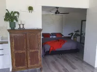 Lake Bonney Views - Cabin Retreat Hotels in Barmera