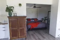 Lake Bonney Views - Cabin Retreat