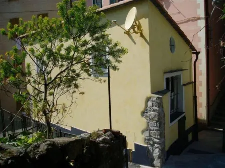 Monterosso Al Mare: Mansion in the historic center just steps from the sea Отели рядом с достопримечательностью «Monterosso public beach (Fegina)»