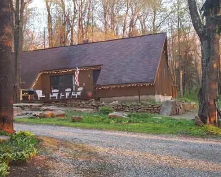 Seven Springs Cabin - Fox Tail Chalet - Authentic, Pet Friendly Log Cabin Chalet Hotels in Donegal Township