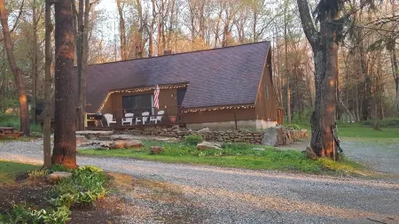 Seven Springs Cabin - Fox Tail Chalet - Authentic, Pet Friendly Log Cabin Chalet