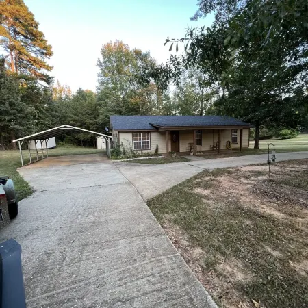 Spillway Road Retreat (2.5 miles from Lake D’Arbonne)