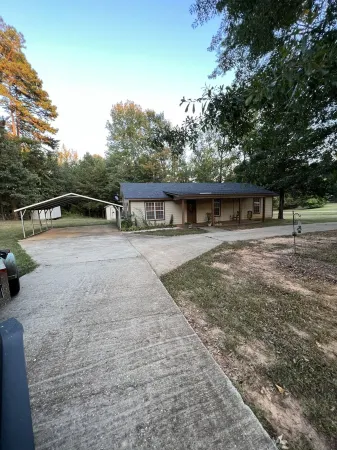 Spillway Road Retreat (2.5 miles from Lake D’Arbonne) Отели в г. Юнион Пэриш