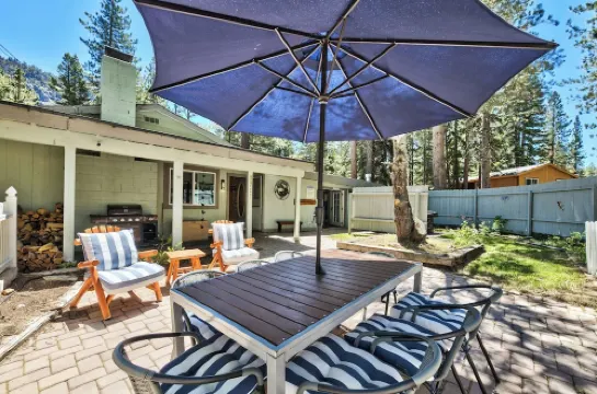 Tahoe Ranch, Hot Tub, on River, 3Bd, 2 BA, Family & Dog OK Walk. Summertime Pool