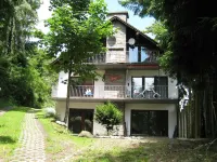 Spacious, cozy vacation apartment with balcony in the Volcanic Eifel