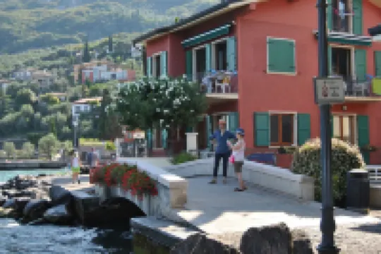 Romantic Apartment Wonderful Lake View Super Price June Parking Space.