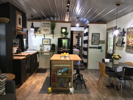 Coco's Cabin #3, Where pets stay free