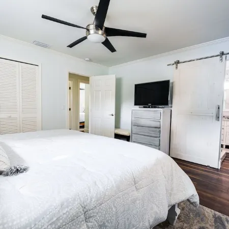 Beautifully Appointed 3BR / 2 Bath Home close to Beach & Iconic Atlantic Ave