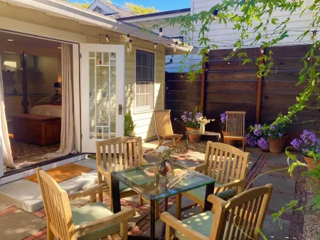 The Roost - Garden Studio Отели рядом с достопримечательностью «Healdsburg Ridge Open Space Preserve»