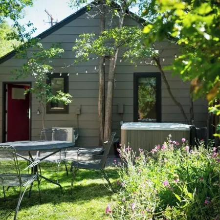 Downtown Bend Vacation Cottage