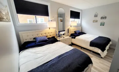 Beach getaway, Condo, Beautiful POOL, 5 minute walk to beach and Morey's Piers Hotels in 