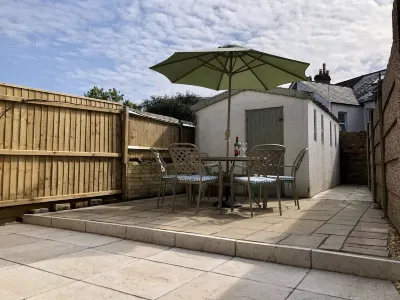 Short stroll to Quay, shops and restaurants Hotels near Poole