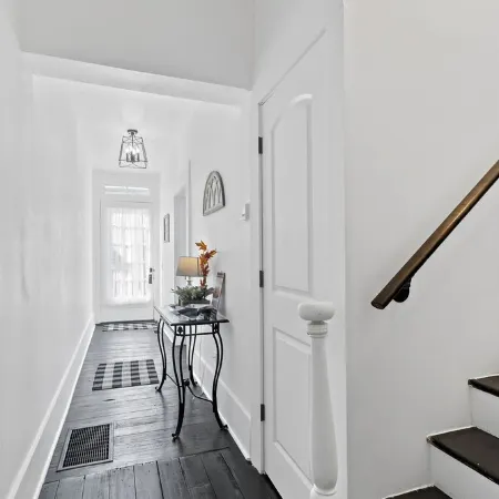 Jefferson Off Main: *4 Beds*King Beds*Walk to Main* 3 Full Bath