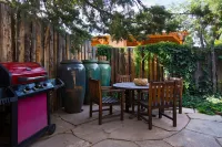 Oasis by the Santa Fe River - 4 Blocks to Historic Plaza; 1 Block to Canyon Road - キッチン