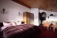 Small attic apartment with south-facing balcony and mountain view Hotel a Reit im Winkl