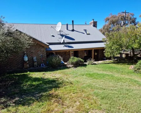 Snowy Mountains - Cottage on Acres - Dog Friendly Hotels in Berridale