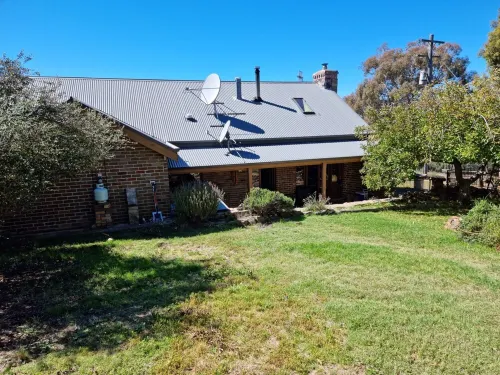 Snowy Mountains - Cottage on Acres - Dog Friendly Hotels in Berridale