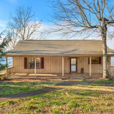 Cloudland Cottage--minutes away from world-class hiking, waterfalls, hanggliding