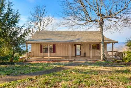 Cloudland Cottage--minutes away from world-class hiking, waterfalls, hanggliding