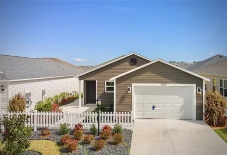 Don’t miss! Fun 1bed villa with golf cart and lanai. Bring your puppy.