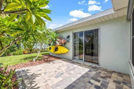 Water Front Home Island Paradise, come explore true tranquility. Отели в г. Apollo Beach