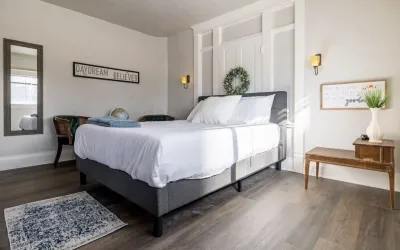 Lovely DOWNTOWN CODY: Salsbury Corner Cottage
