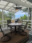 Charming Surfer's dream Hawaiian Home near Lyman Beach on Ali'i Drive