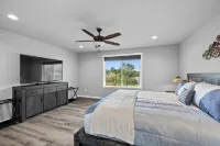 Cozy Cove - Hot Tub, Waterfront & Game room.