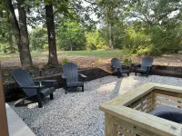 Cozy retreat just 1 mile from the Fine Creek Brewery & eclectic wedding venue. Hotels near Tavern 19