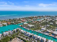 ★Remodeled tropical delight townhome★private plunge pool close to fun activities Hotels in Duck Key