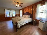 Rustic Log Cabin on private horse farm! Hotels in Wilton