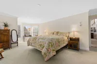 Chatham-Walk to Town/Beach-Multi Family Friendly - balcony
