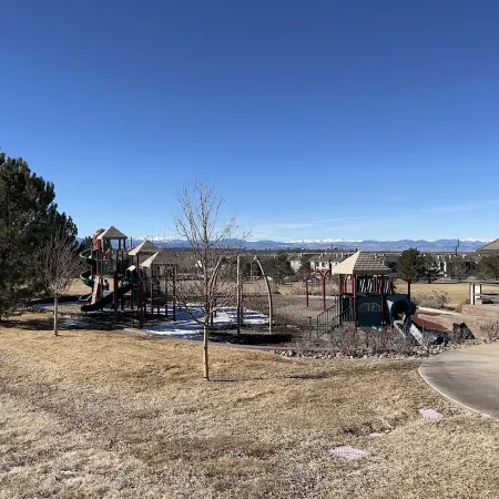 Relax with the whole family. Spacious home. Close to shopping and hiking trails