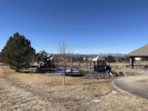 Relax with the whole family. Spacious home. Close to shopping and hiking trails