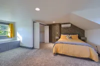 Modern Downtown Lancaster Apt – Walk to Train & Amtrak - 4-Star