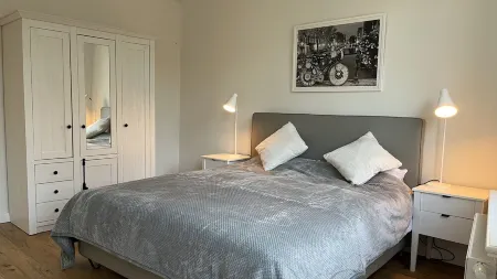 Large canal house - Simmerdeis on the canal