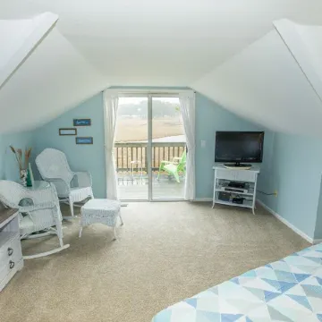 Tranquil Shores - Relaxation With a Water View!