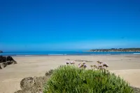 Stone house near beach between Crozon and Camaretbed and toilet on ground floor