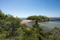 Stroll to SeaView/Beach; Great Yard