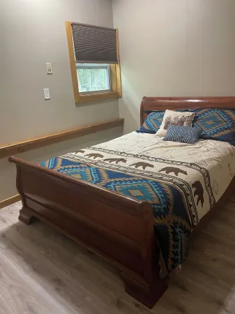 Adirondack Cabin w/Kayaks, Direct Snowmobile&ATV Trails, Swimming, Hiking, WiFi