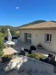 Appartement vue sur les Collines à 10 min de la mer