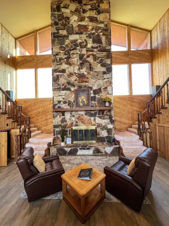 Large cabin with amazing views, mountains, sunsets, and wildlife.