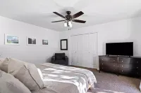 Swan Rd Getaway w/Hot Tub - Near Mt. Bachelor