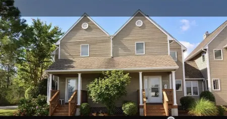 Family Friendly Townhome in desired Stewards Watch Community- 5mins to the beach