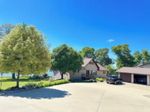 Spacious home with a large deck and ample space for beautiful sunset viewing!