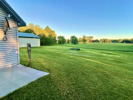 NEW!! Clean, Comfortable & Spacious Northwoods Cabin.