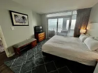 Direct Ocean View Condo on Boardwalk Steps From Beach - Indoor & Outdoor Pools 默特爾海灘市中心住宿飯店