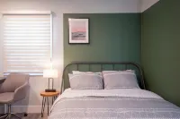 Modern Private Cozy Suite - Mins from Everything