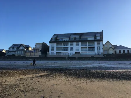 EXCEPTIONAL SEA VIEW! IDEAL AS A COUPLE FOR A RELAXING AND COMFORTING STAY.